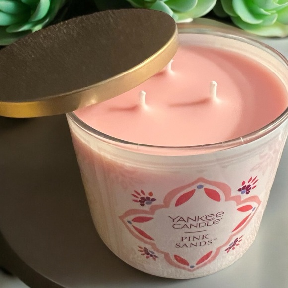 Yankee Candle 3 Wick Pink Sands Candle, NWT - Picture 2 of 4